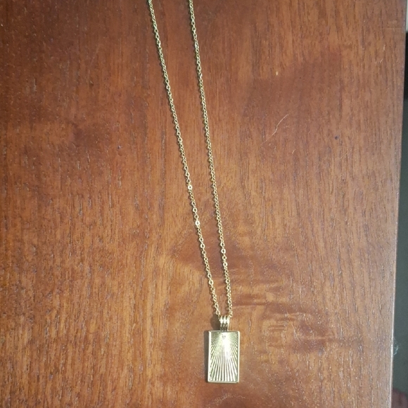 Elegant Gold-tone Layered Necklace Set - Picture 4 of 8